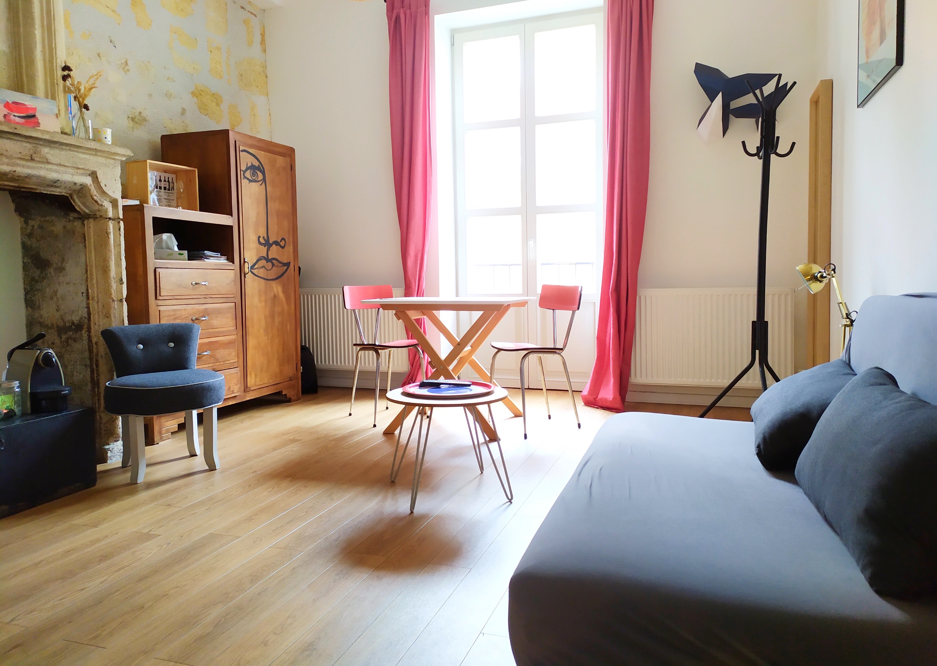 Coin salon studio B&B Bordeaux Saint Michel