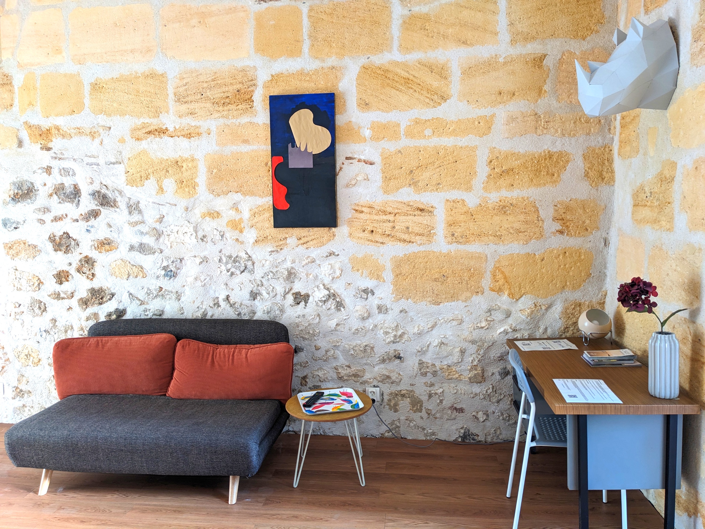Coin salon studio B&B Bordeaux Saint Michel
