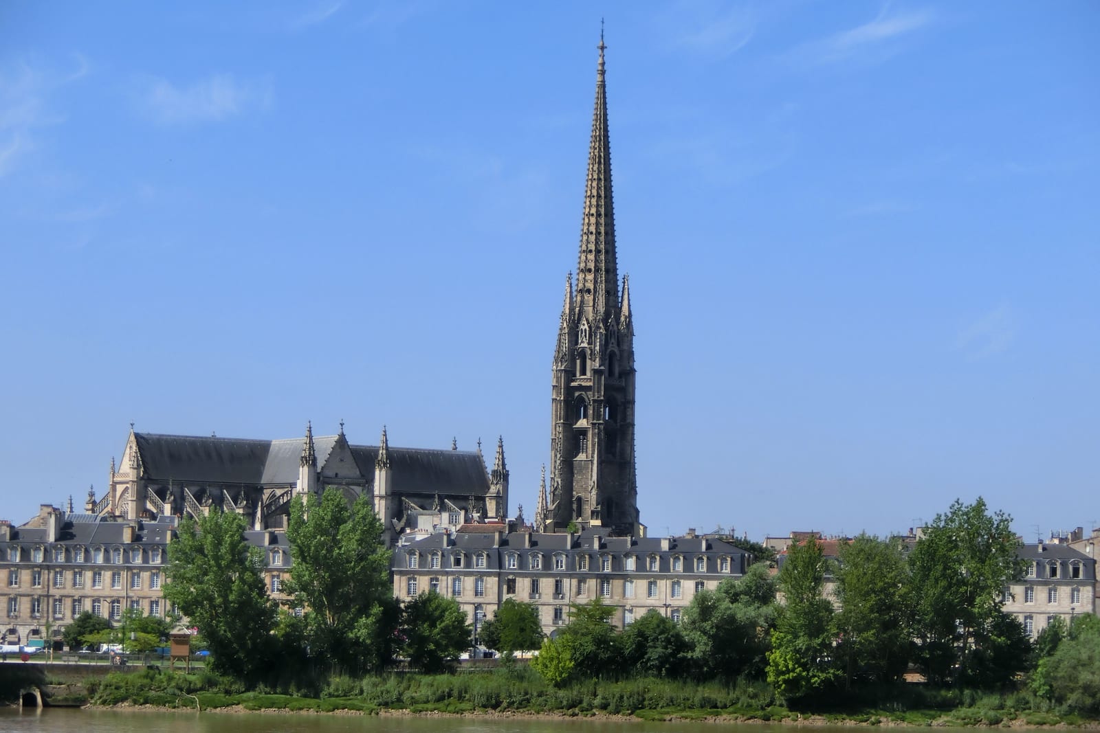 Basilique Saint-Michel et sa flèche à Bordeaux